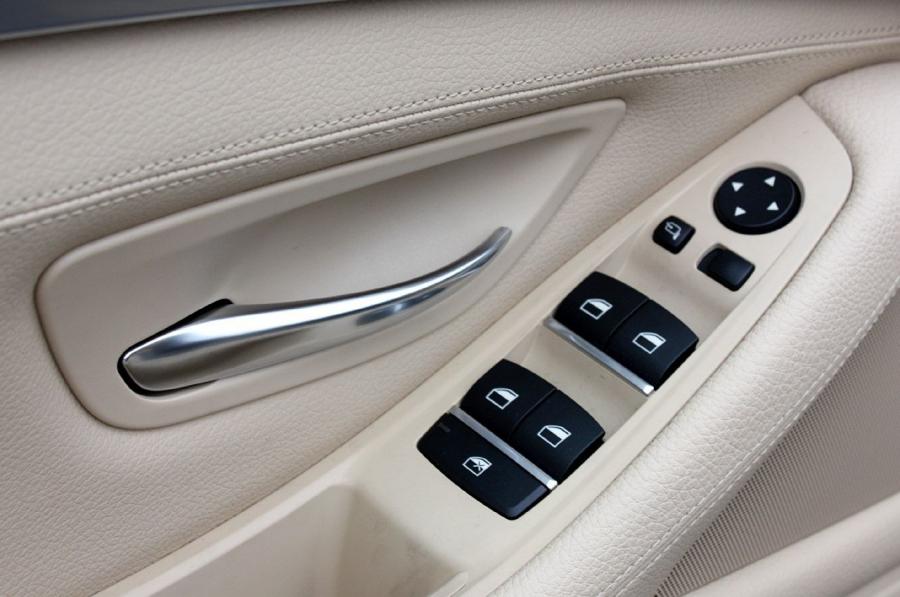  BMW 535i 2011 года  (фото 15 из 48)